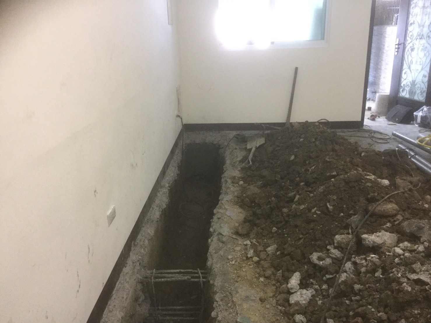 挖掘地溝埋汚水管+化糞管工程施工